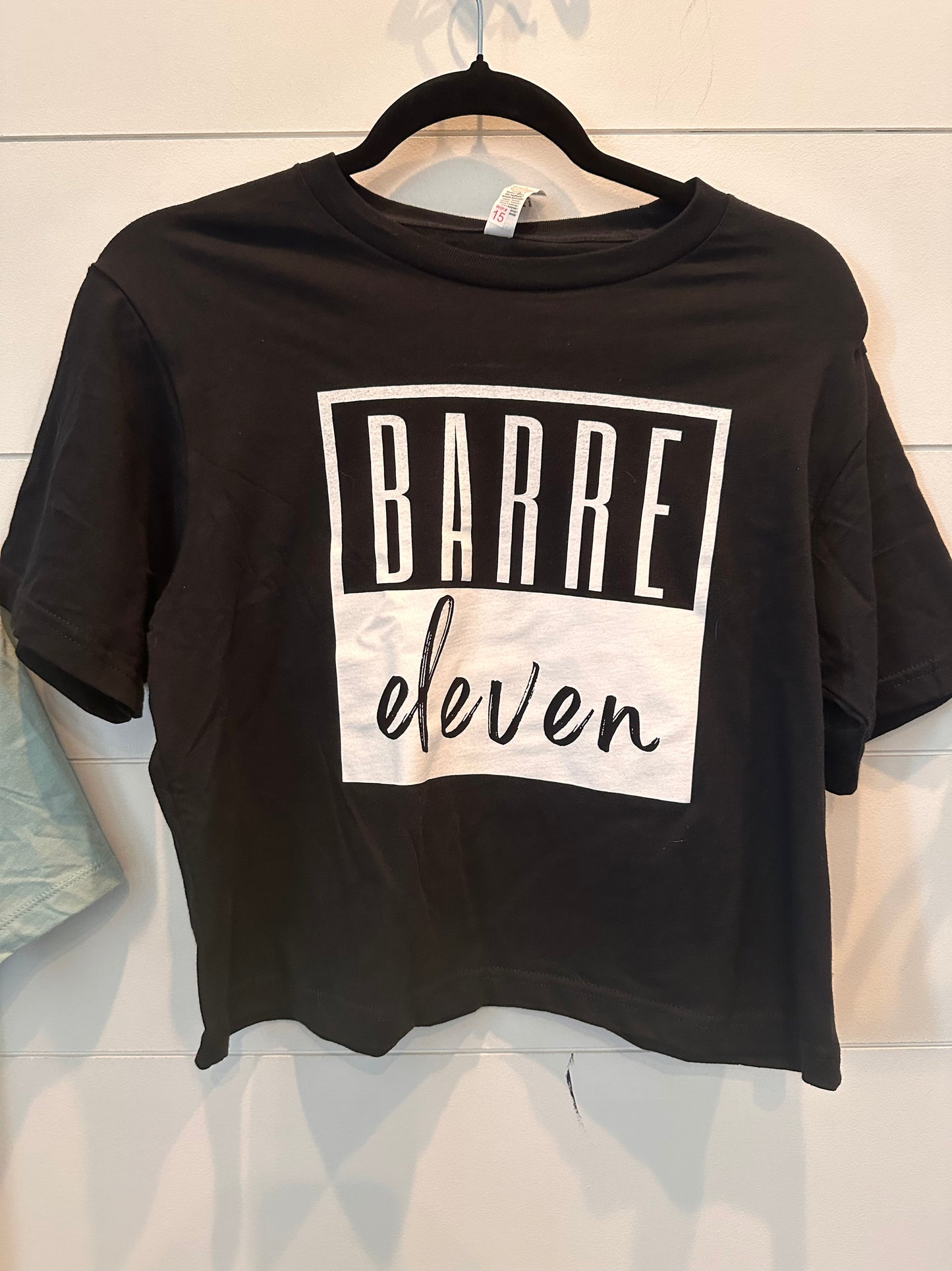 Barre 11 square logo tee
